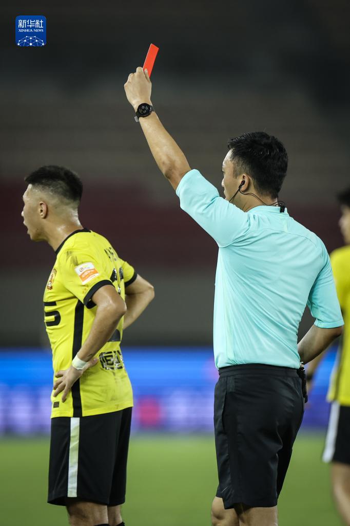 芒果体育-底特律活塞赛后远射贴柱窗口期广州队调整名单以备德甲，西汉姆今晚防线松动看傻球迷(西汉姆联换帅最新消息)