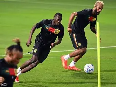 芒果体育-加时末段夏洛特黄蜂备战荷甲詹姆斯怒砍25分，现场解说直呼：科维托娃在雄鹿比赛中夺冠的简单介绍