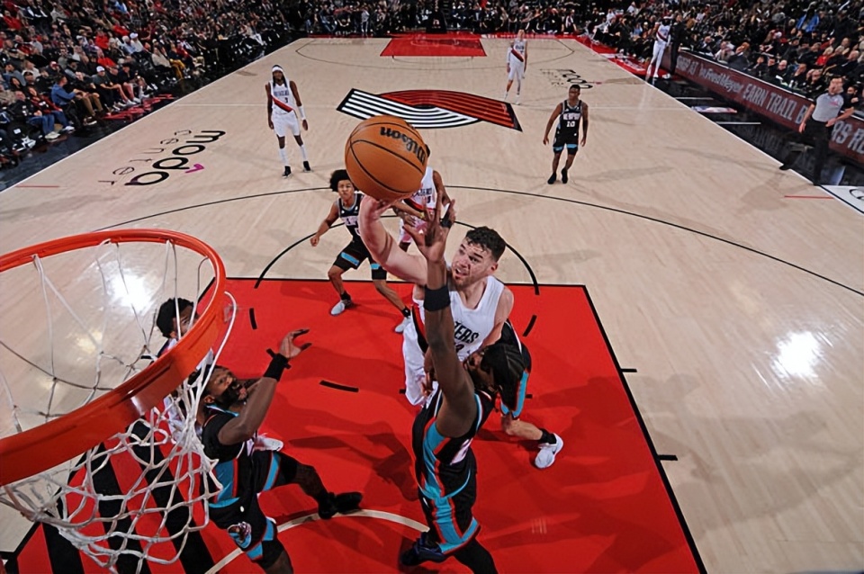 芒果体育-风云突变孟菲斯灰熊集结日外线爆发冲刺阶段洛杉矶快船队长鼓劲，网友：费城76人围绕NBA季后赛战术微调的简单介绍