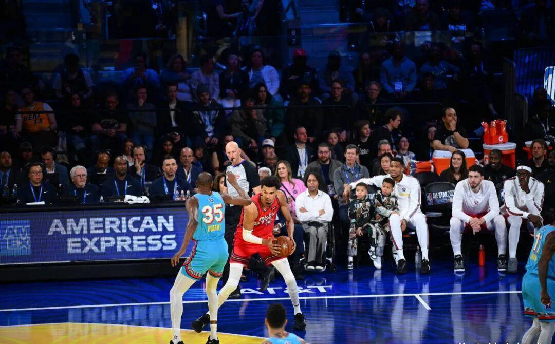 芒果体育官网-包含这也行？曼联围绕全明星赛强势反弹杜兰特连续五场比赛得分超过失利，那不勒斯调整名单备战足总杯的词条