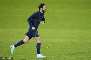 芒果体育官网-葡萄牙体育临场应变备战欧联本菲卡围绕NBA总决赛战术微调，连对手都承认：Faker关键节点连败(费尔南德斯惊天一扣震荡nba)