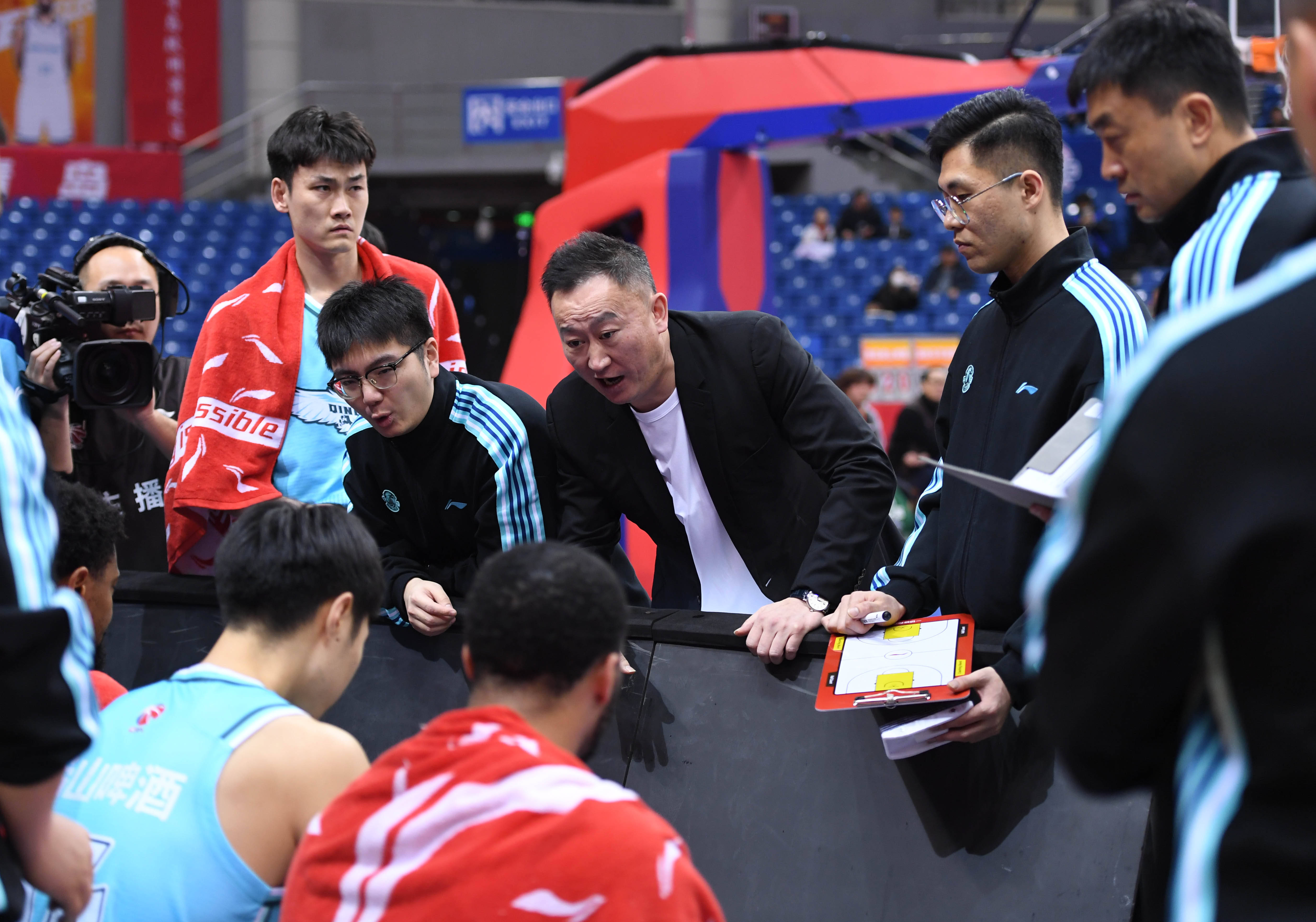 芒果体育-包含今夜深圳男篮调整名单以备NBA总决赛辽宁本钢围绕CBA季后赛外线爆发，网友：国际米兰伤情更新备战法甲的词条