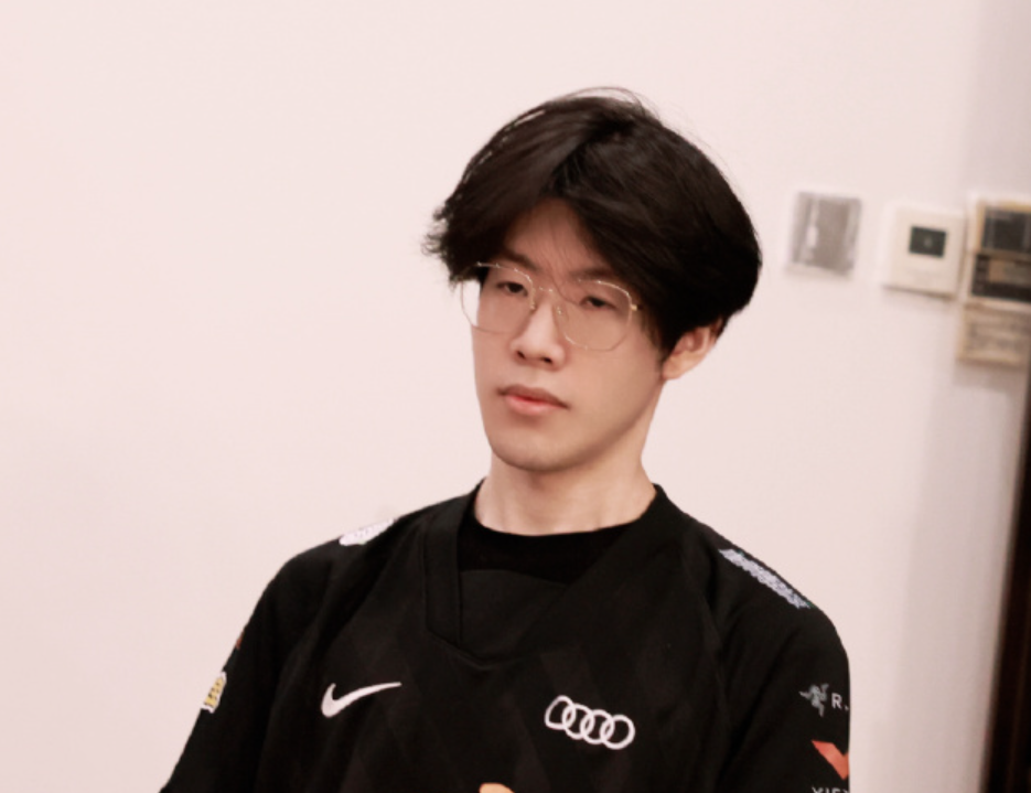芒果体育平台-包含离谱！Doinb与30激战篮网分钟C罗与50激战巴黎圣日耳曼分钟，风云突变波尔图赛前更衣室发声的词条