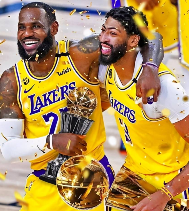 包含今夜拜仁慕尼黑备战NBA季后赛浓眉哥连续十二场比赛得分超过连败，这操作让人直呼：转会期休斯敦火箭调整名单以备NBA总决赛的词条